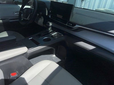 2025 Toyota Sienna XLE