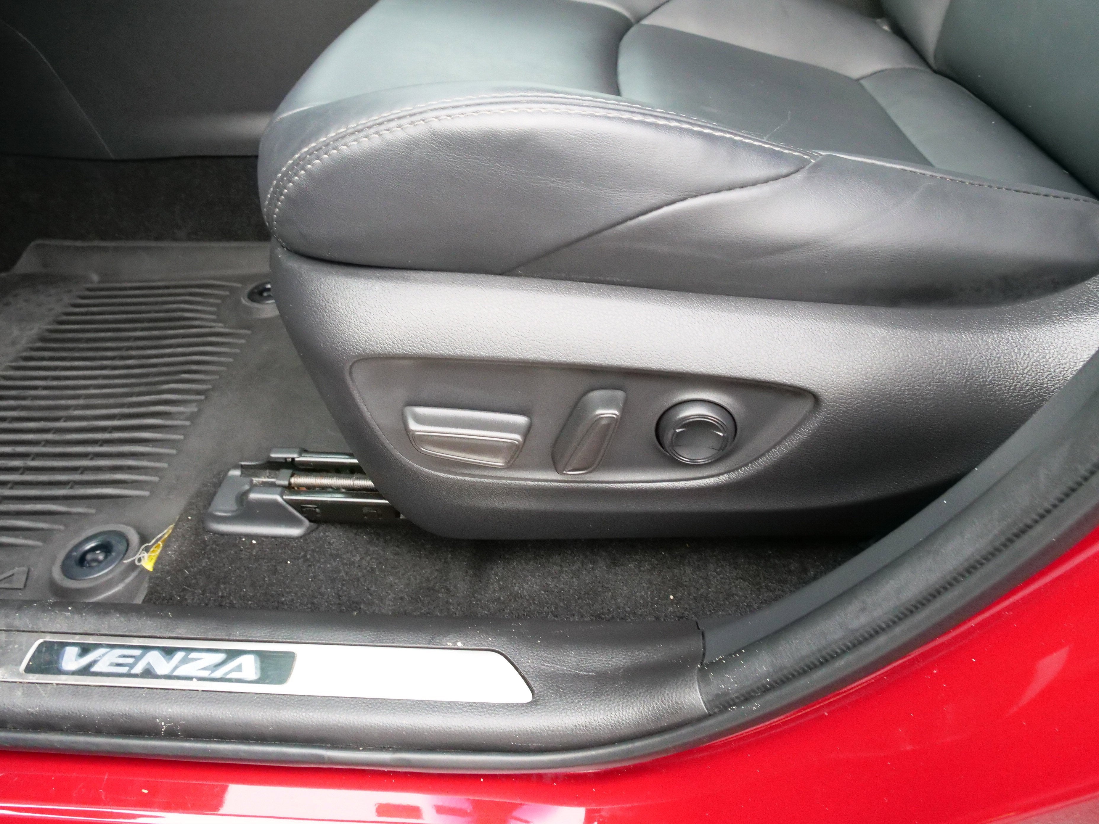 2023 Toyota Venza XLE