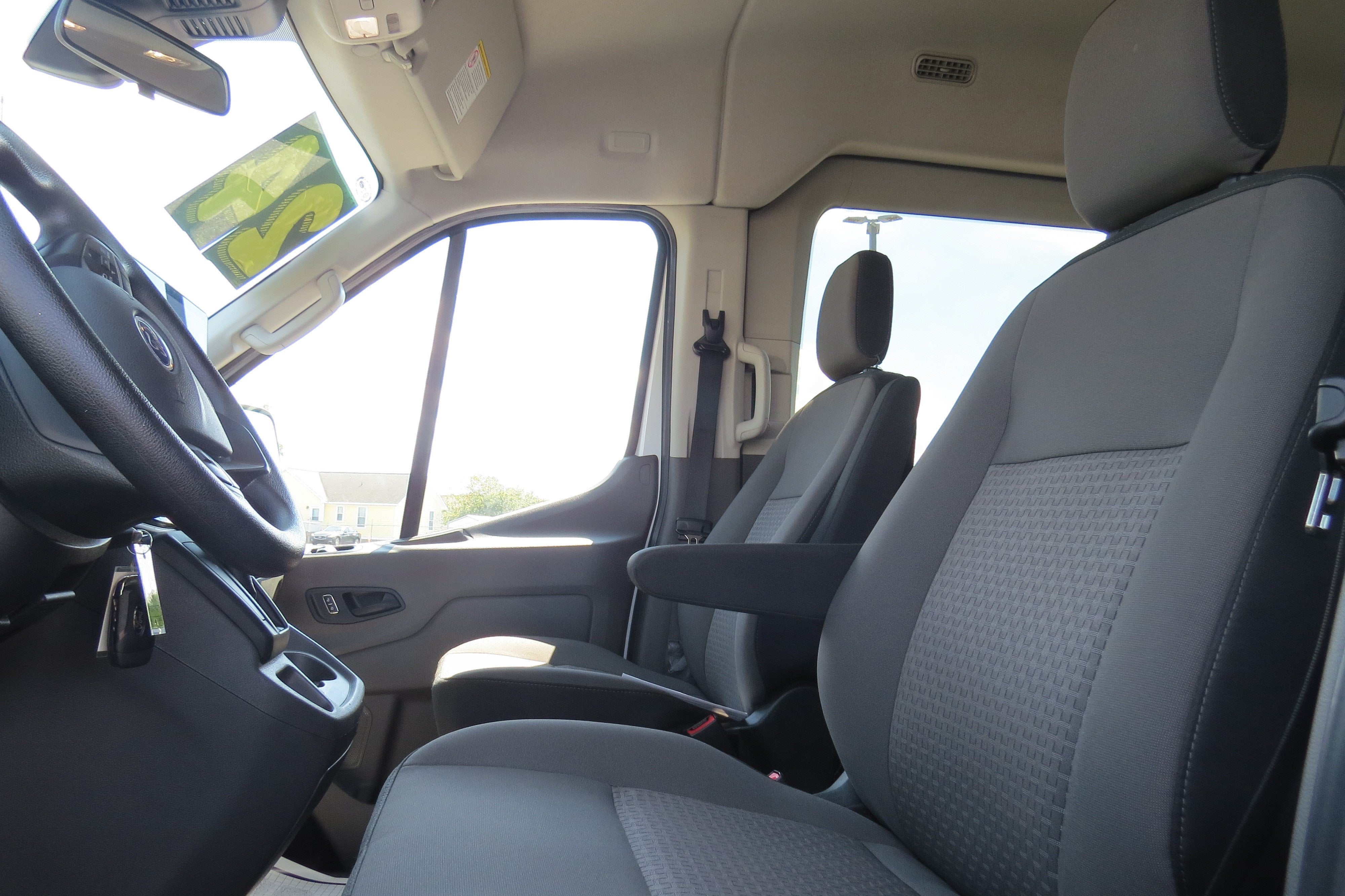 2024 Ford Transit Passenger Wagon XLT T-350 148 Med Roof RWD