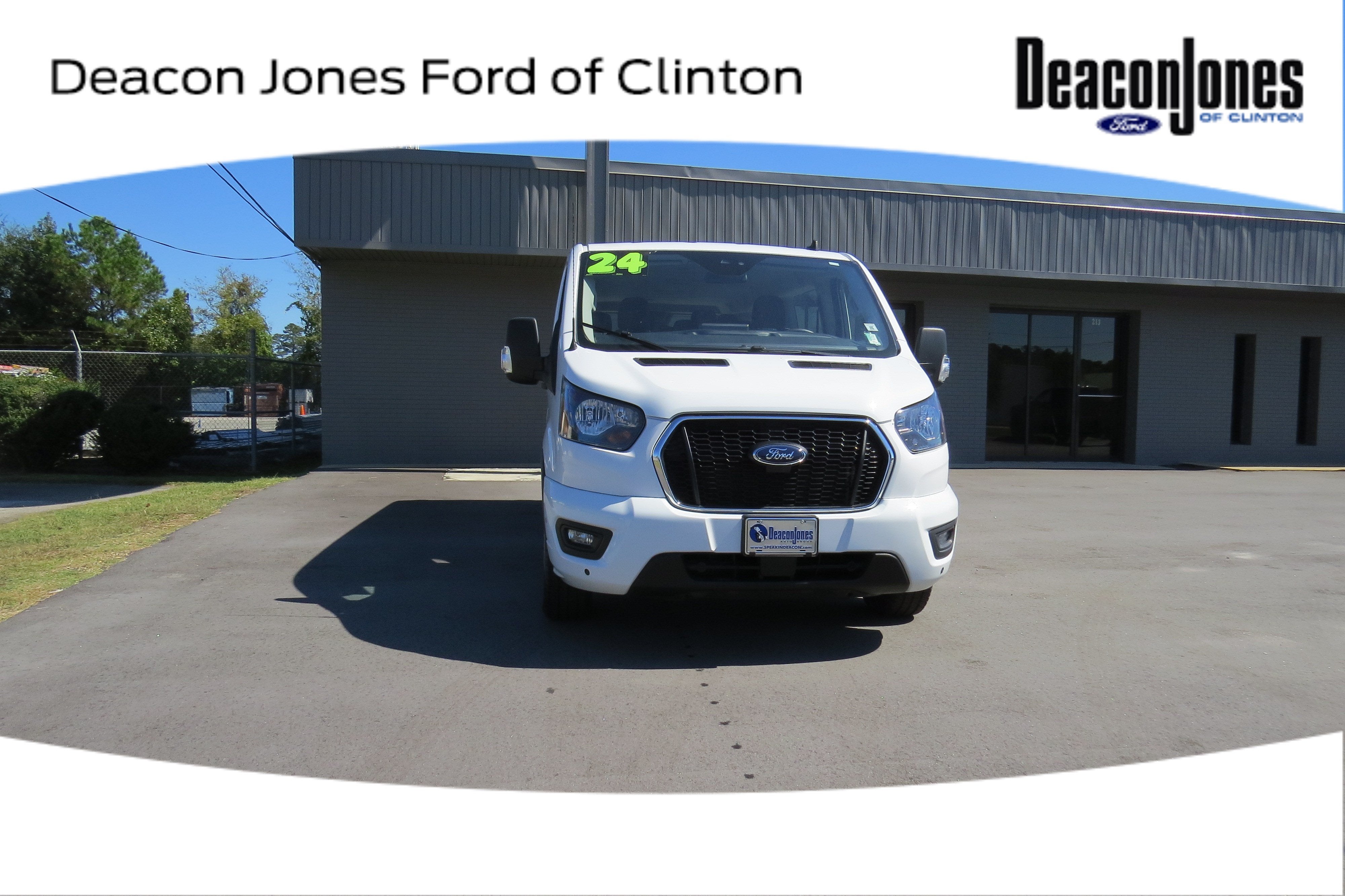 2024 Ford Transit Passenger Wagon XLT T-350 148 Low Roof RWD