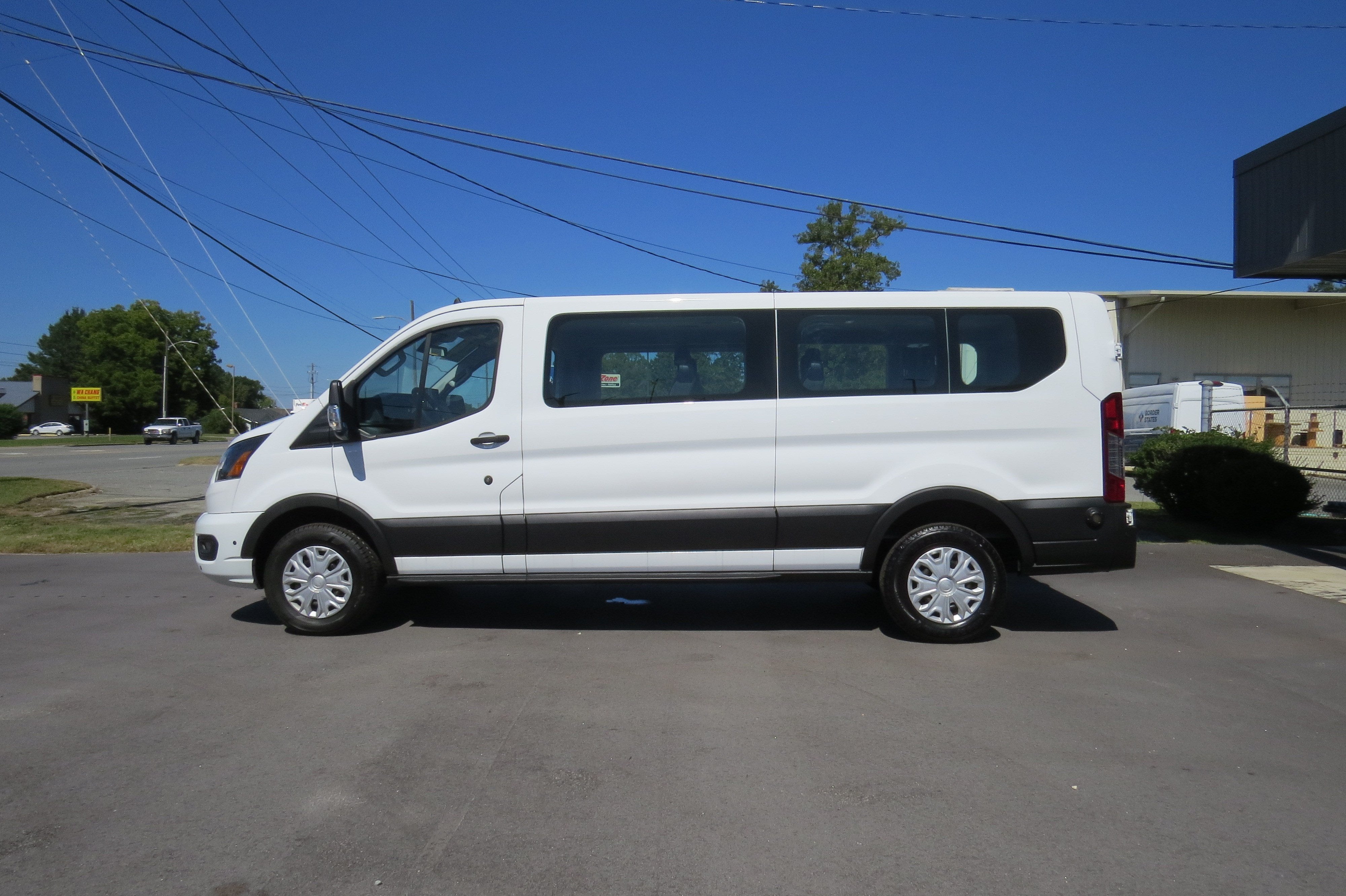 2024 Ford Transit Passenger Wagon XLT T-350 148 Low Roof RWD