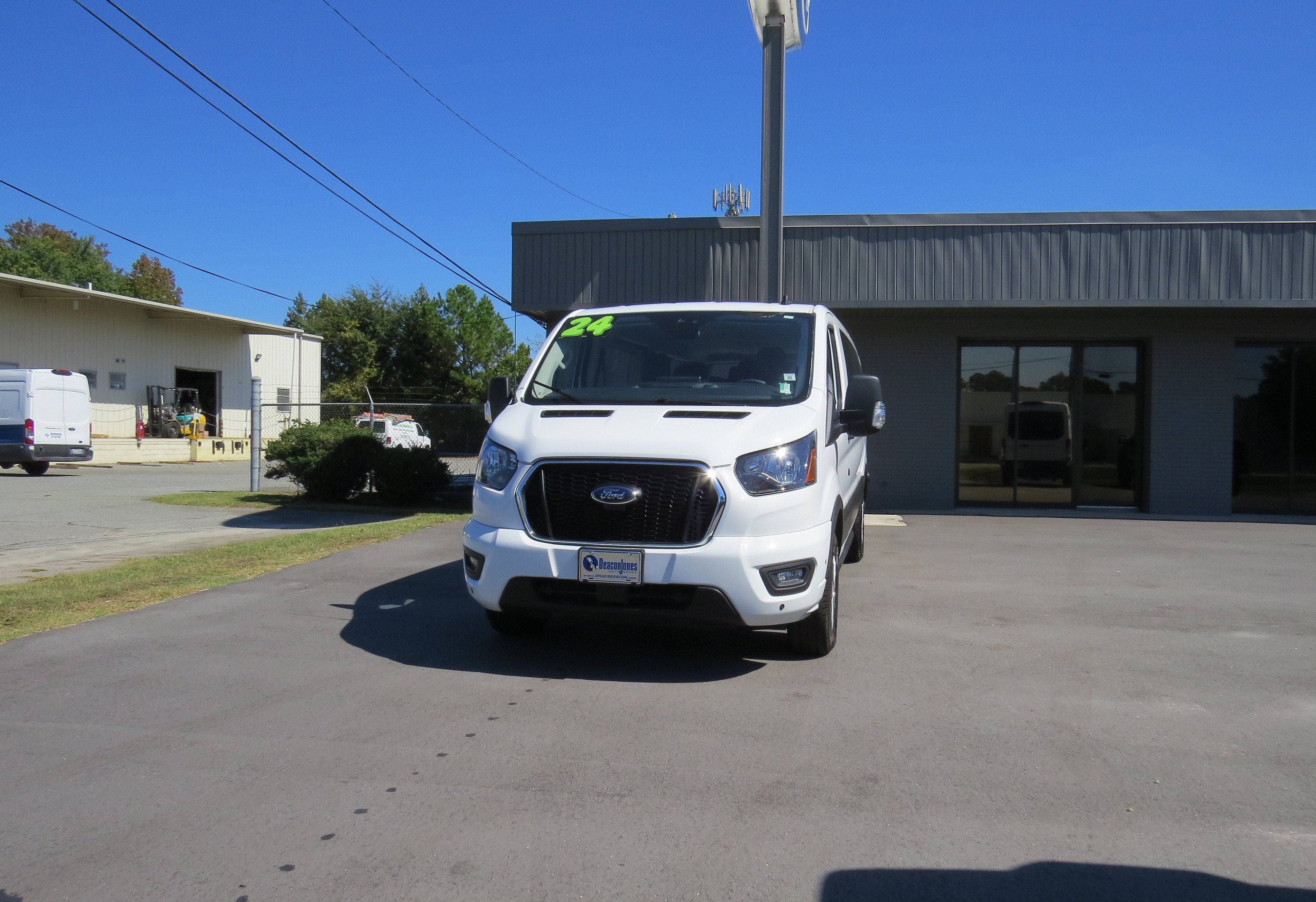 2024 Ford Transit Passenger Wagon XLT T-350 148 Low Roof RWD