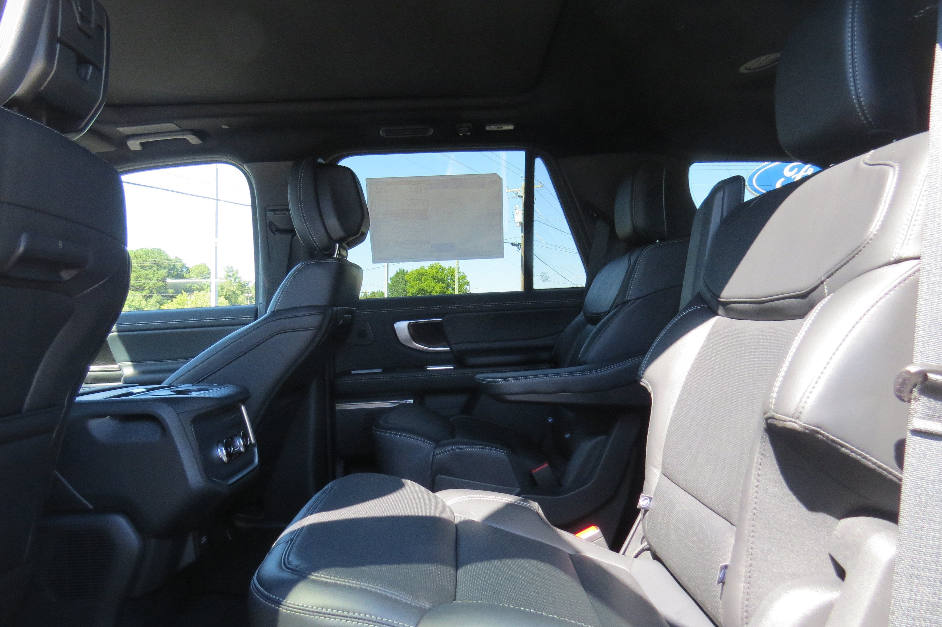 2027 Ford Expedition Platinum 4x4 w/ Stealth Appearance & Performance Pkg.