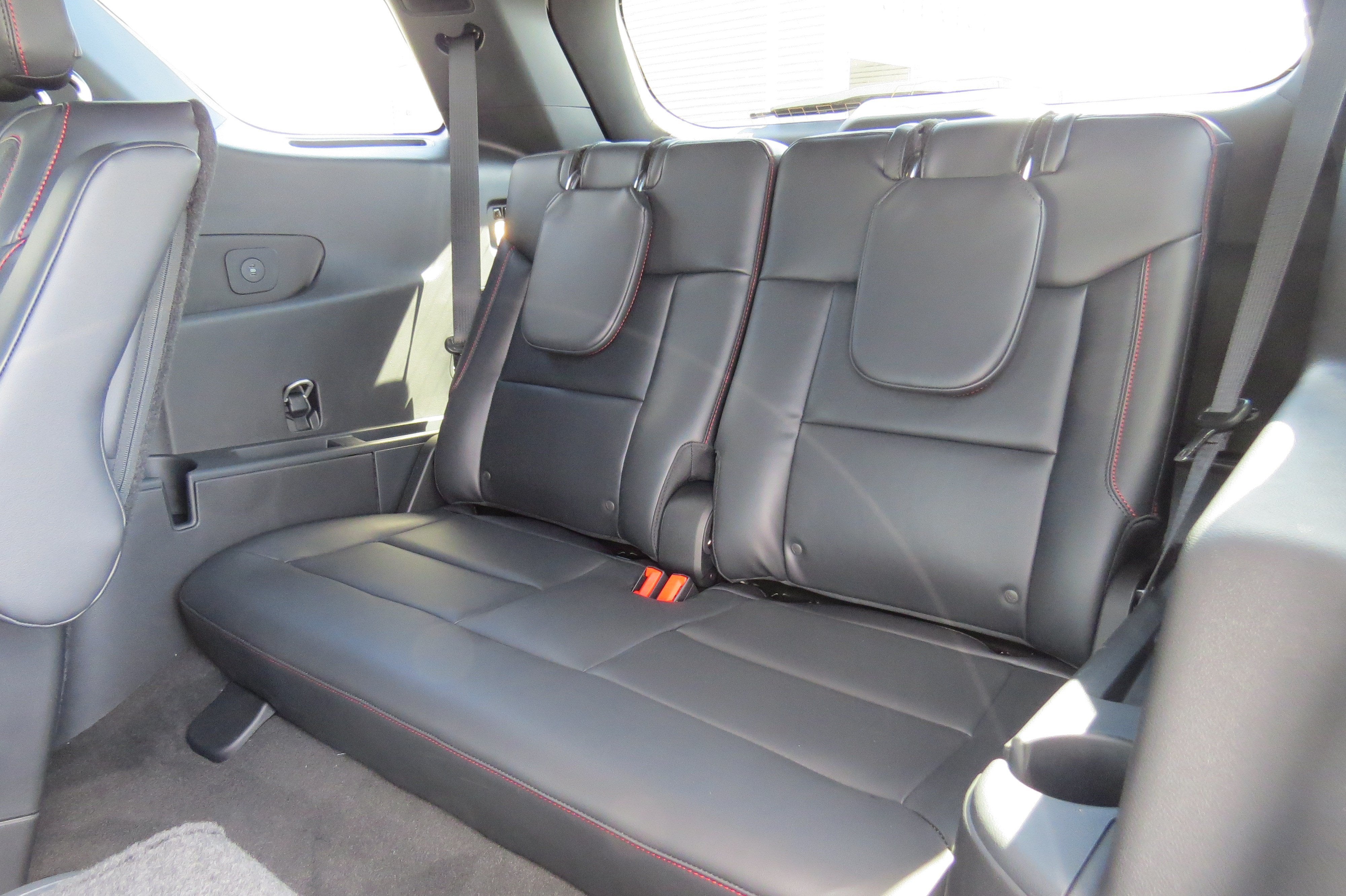 2027 Ford Explorer ST 4WD w/ ST Sinister Pkg. Pan Vista Rood & 3rd Row