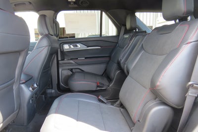 2027 Ford Explorer ST 4WD w/ ST Sinister Pkg. Pan Vista Rood & 3rd Row