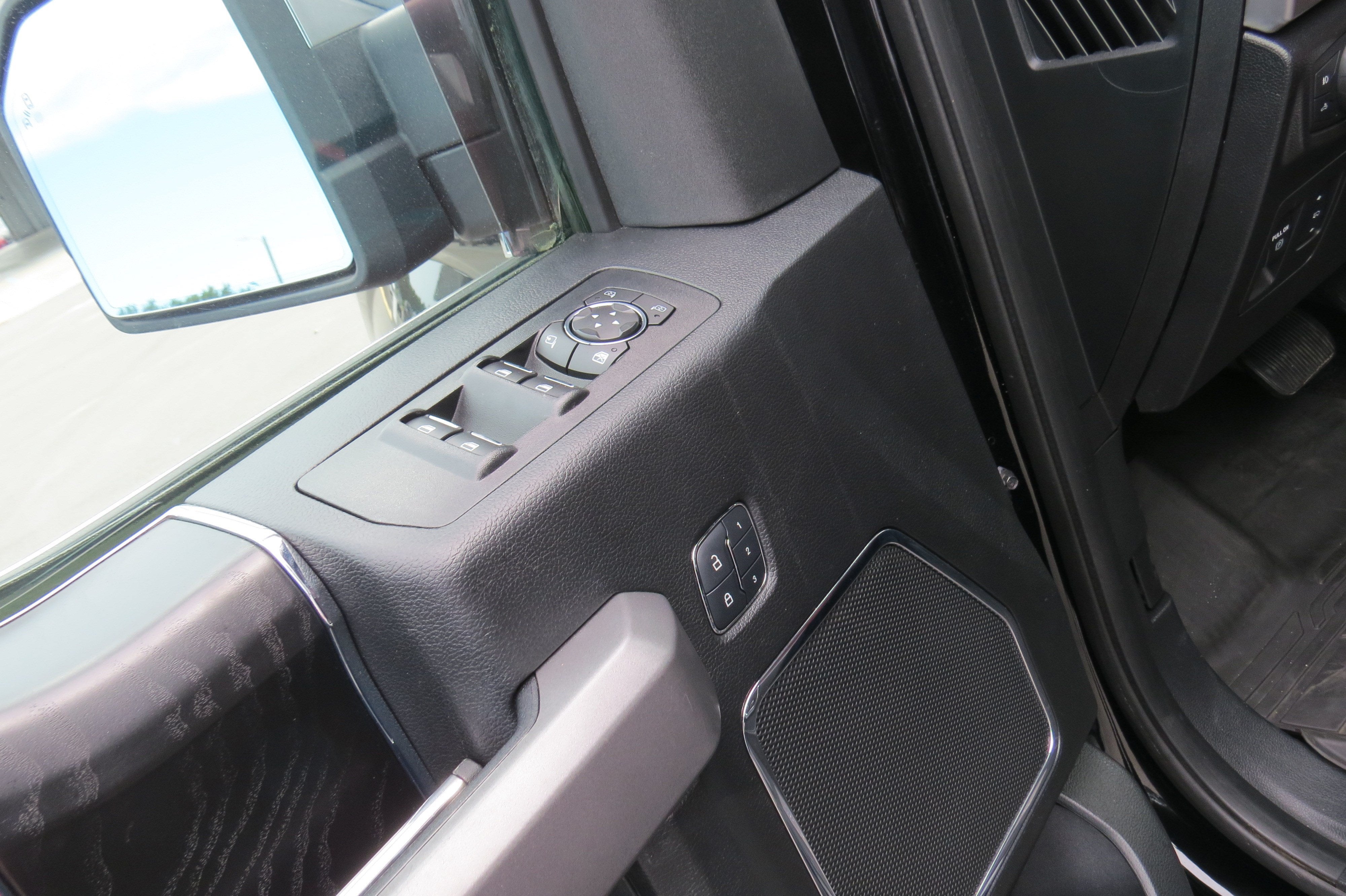 2018 Ford F-150 Platinum 4WD SuperCrew w/Nav & Panoramic Sunroof
