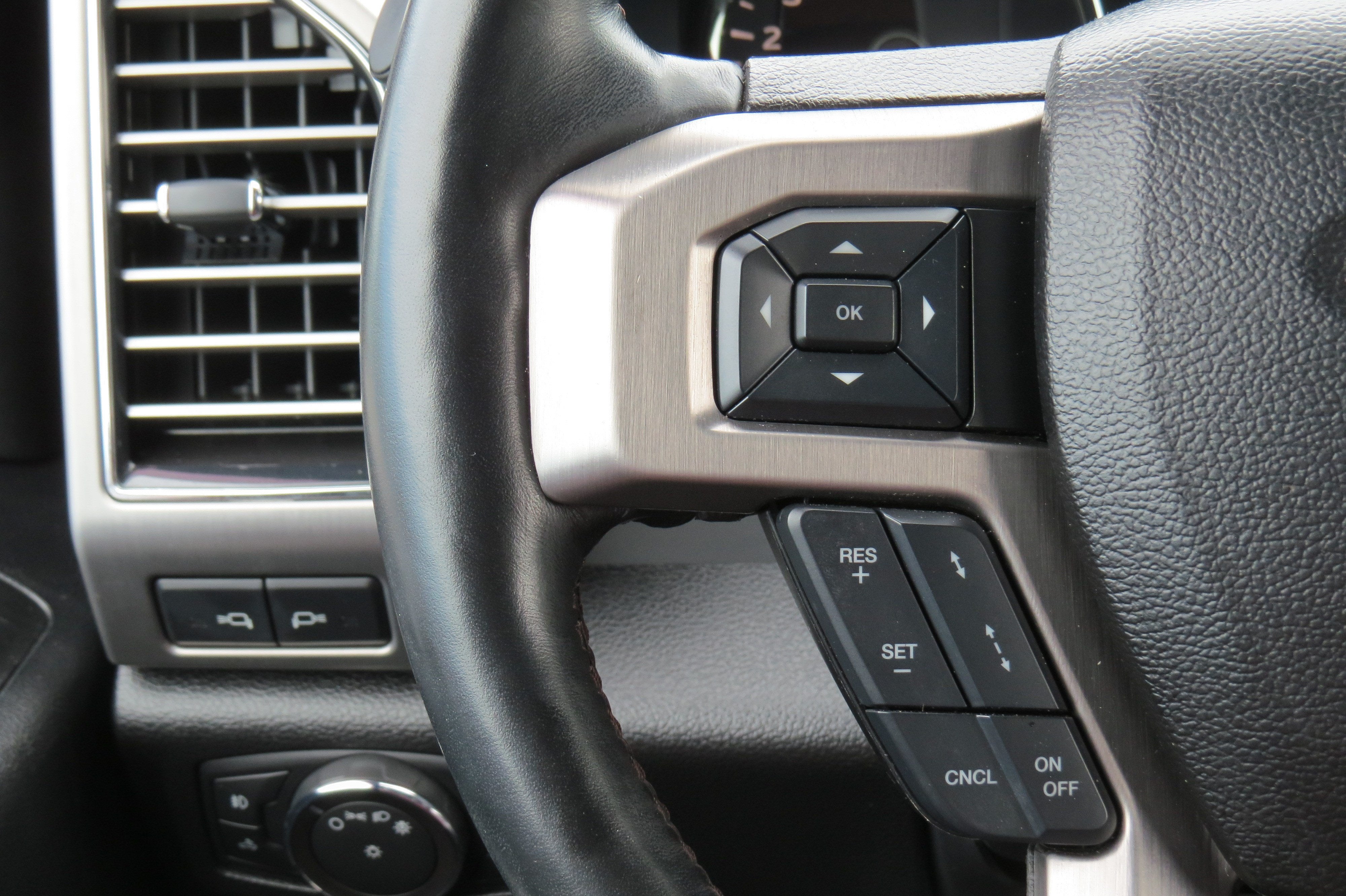 2018 Ford F-150 Platinum 4WD SuperCrew w/Nav & Panoramic Sunroof