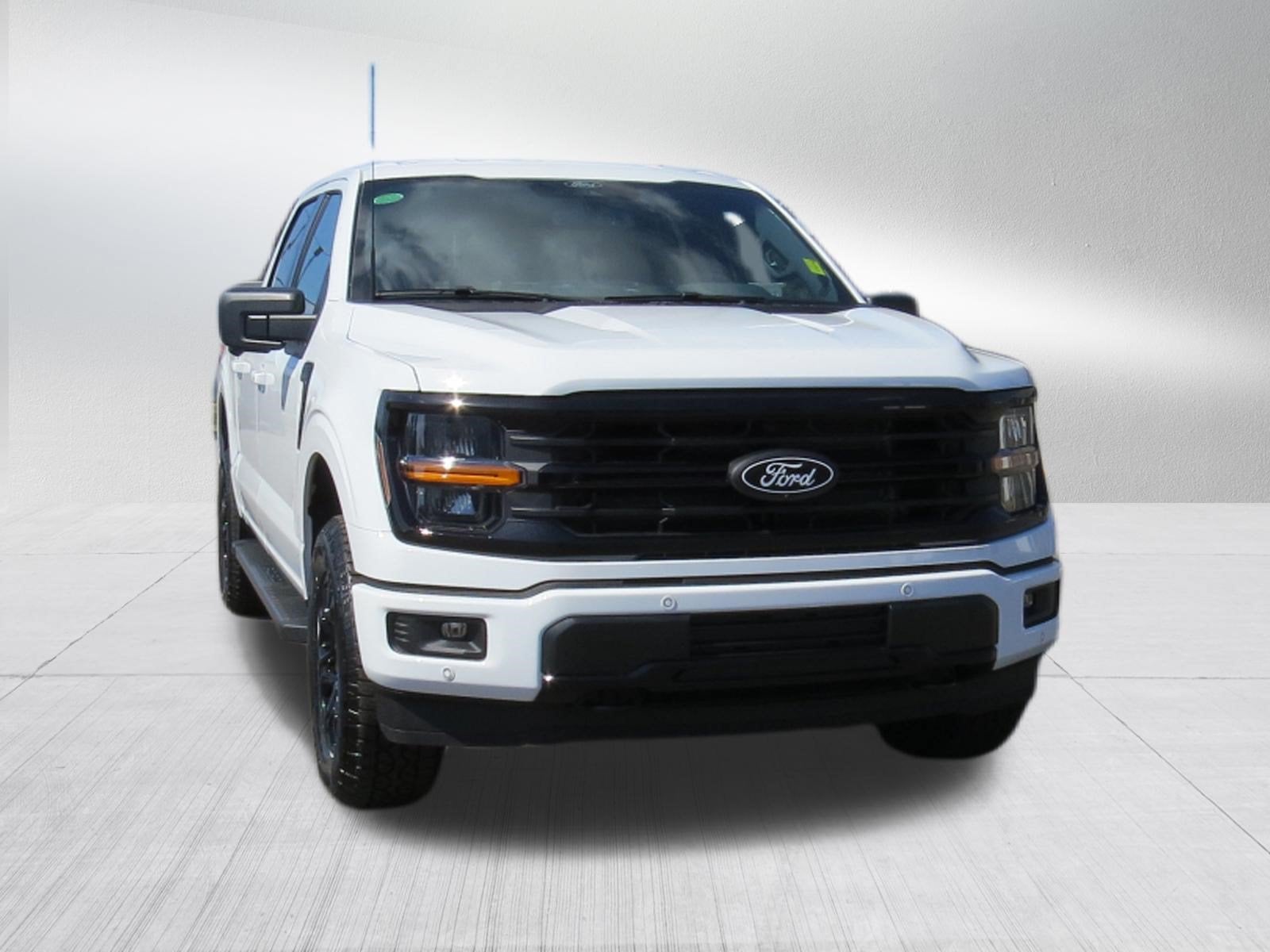 2026 Ford F-150 XLT 4WD SuperCrew w/ Black Appearance Pkg.