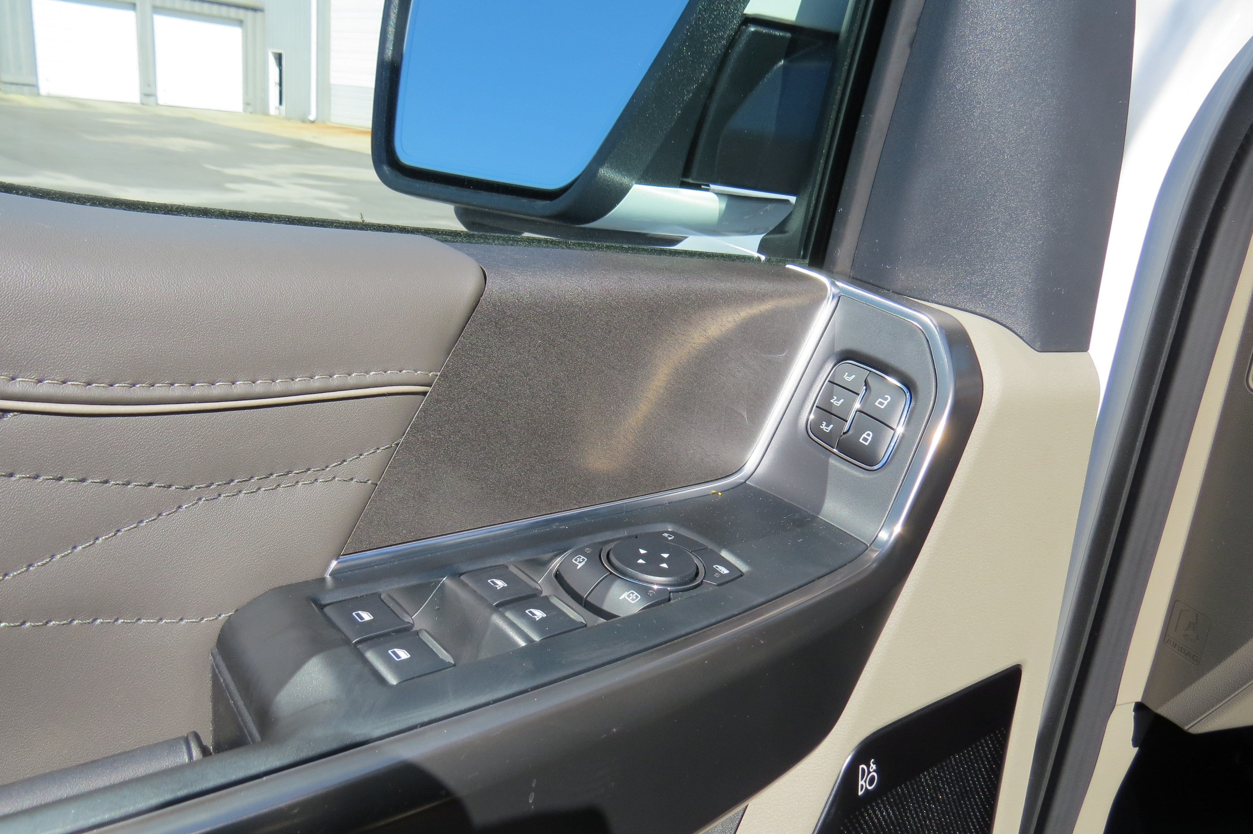 2026 Ford F-150 Platinum 4WD SuperCrew w/ Twin Panel Sunroof