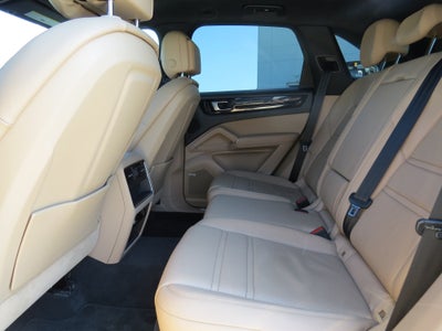 2019 Porsche Cayenne AWD w/ Premium Pkg. & Panoramic Sunroof