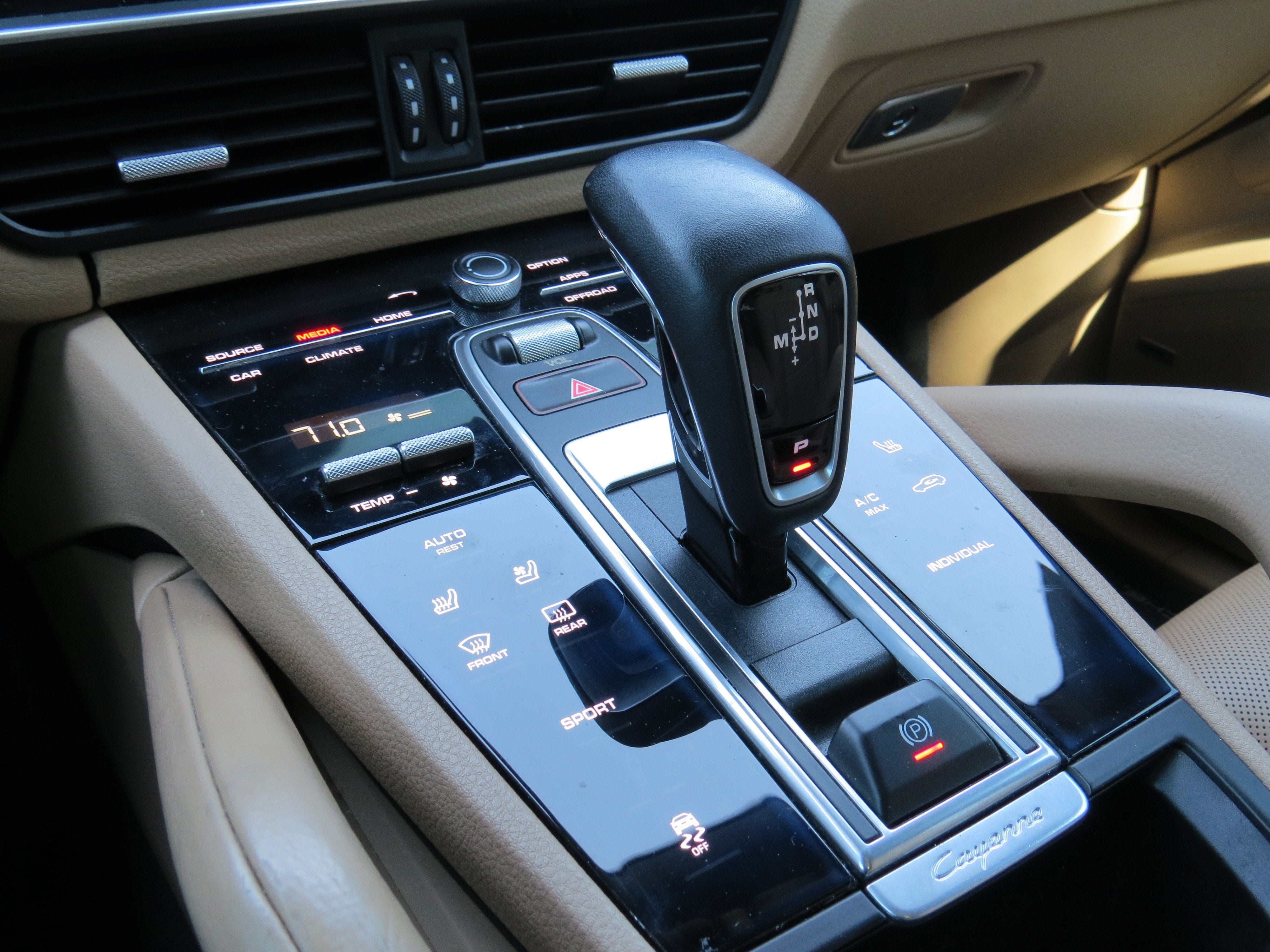 2019 Porsche Cayenne AWD w/ Premium Pkg. & Panoramic Sunroof
