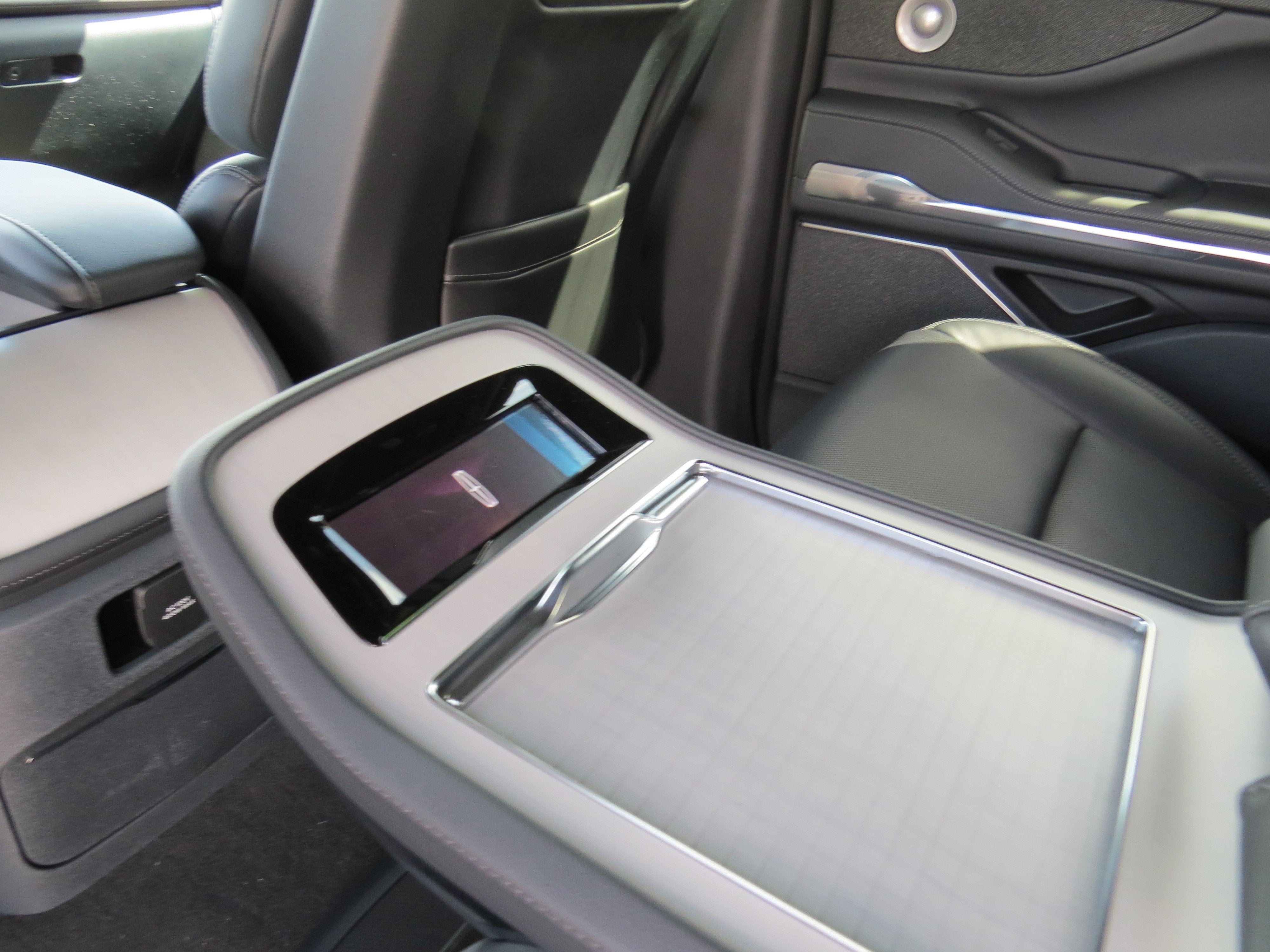 2027 Lincoln Navigator L Reserve