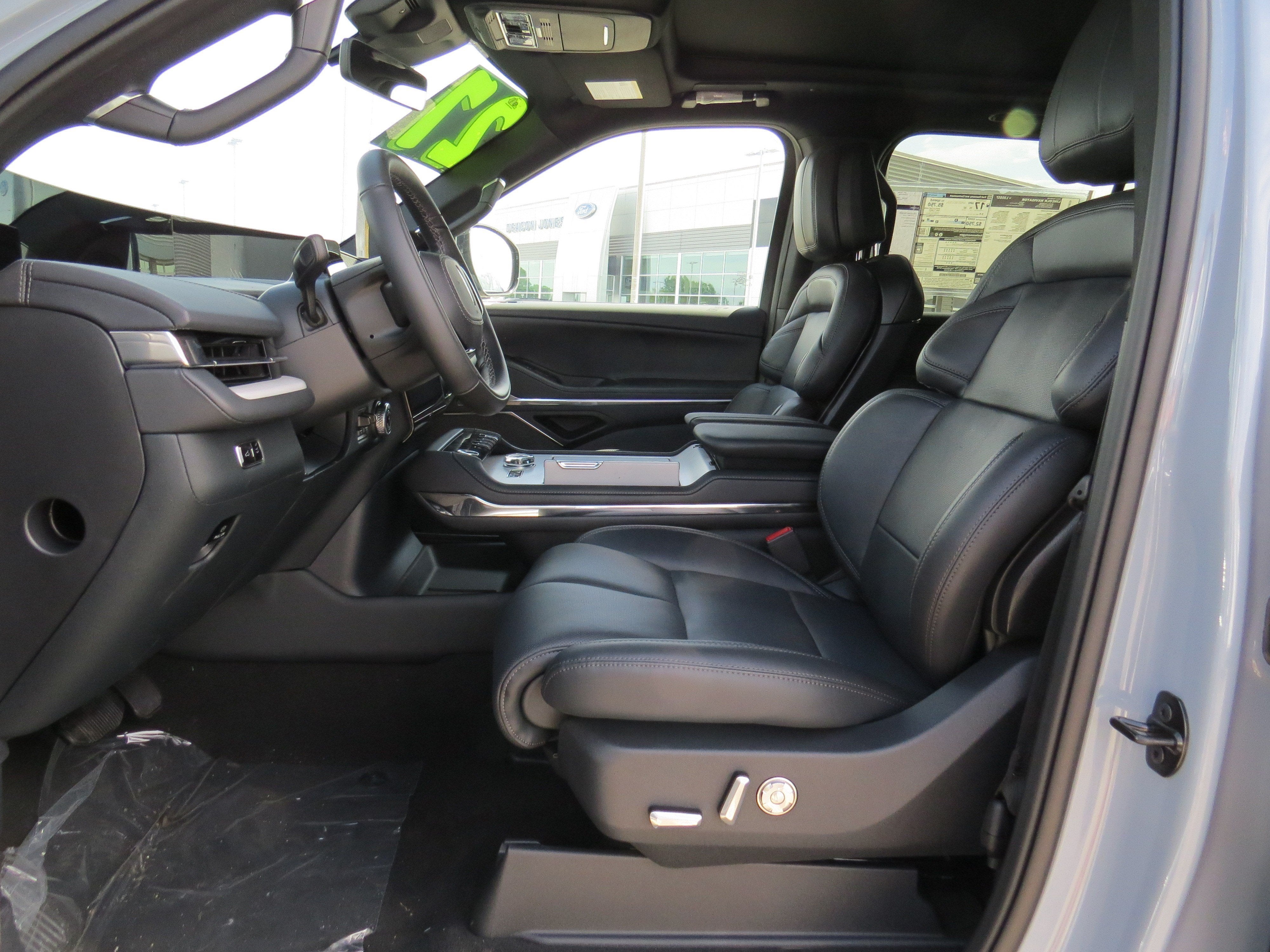2027 Lincoln Navigator L Reserve