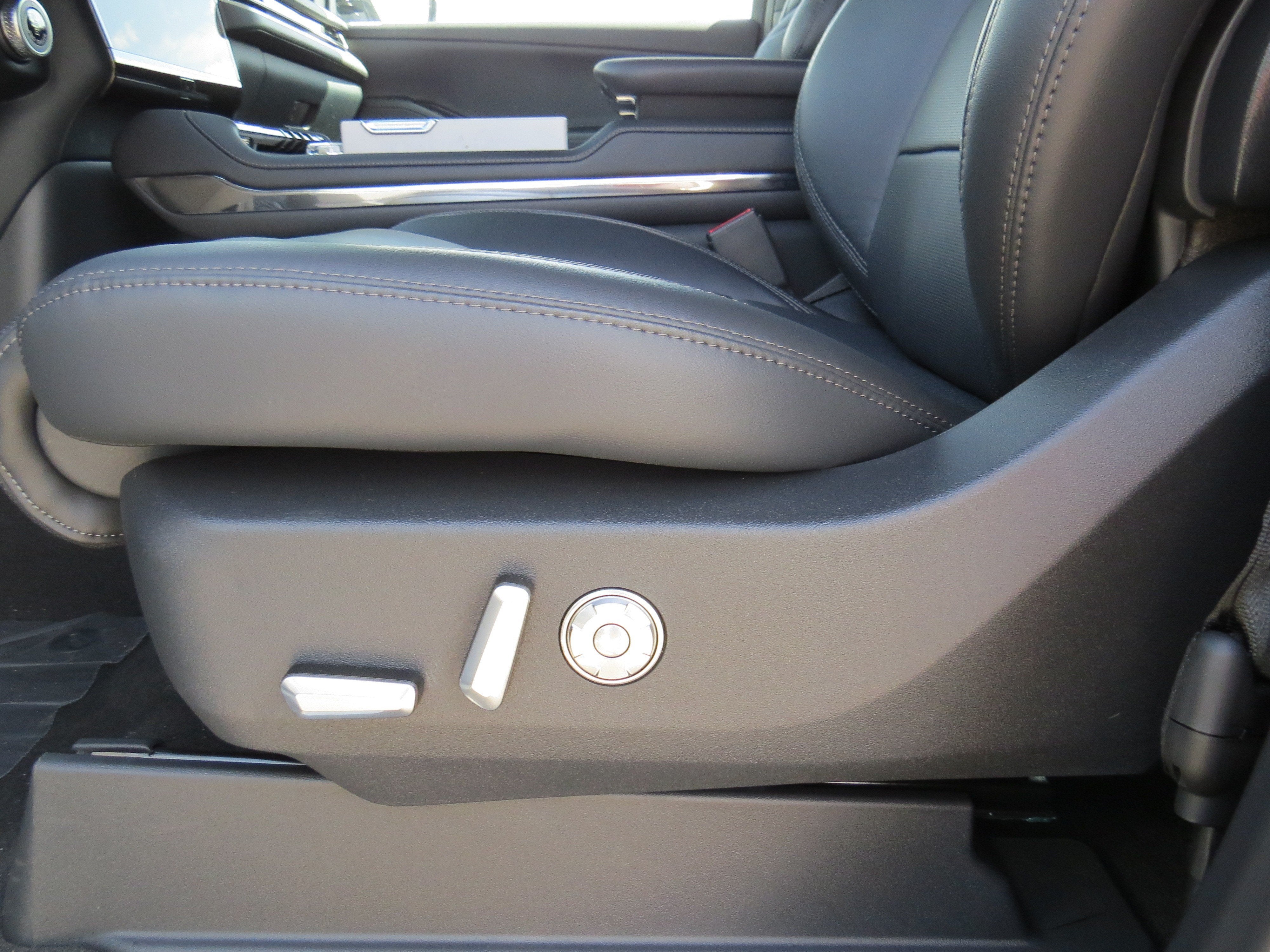 2027 Lincoln Navigator L Reserve