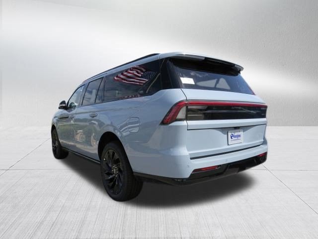 2027 Lincoln Navigator L Reserve
