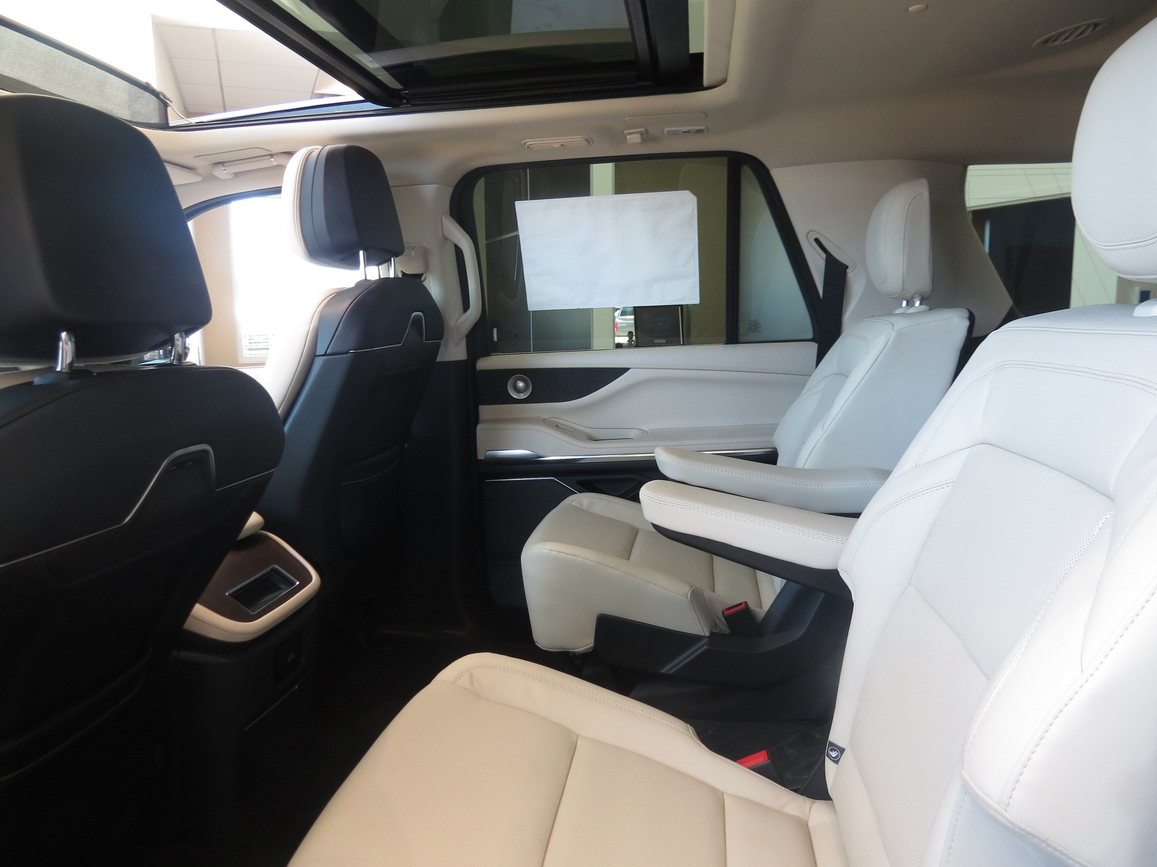 2027 Lincoln Navigator L Reserve