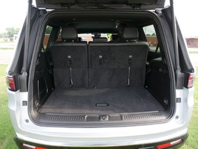 2025 Jeep Wagoneer Base