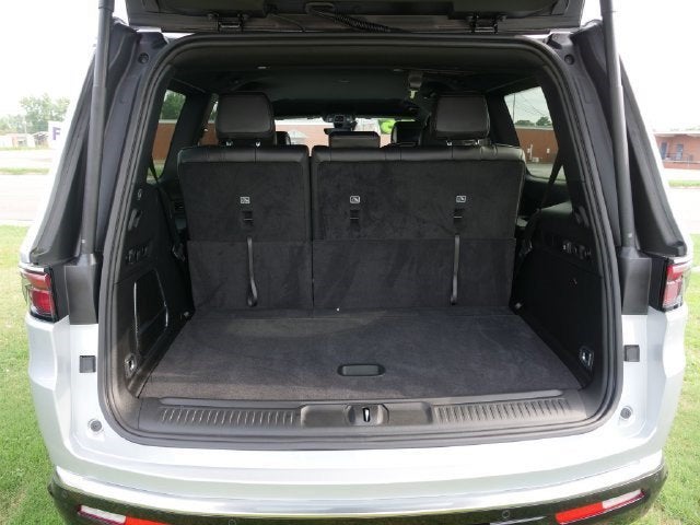 2025 Jeep Wagoneer Base