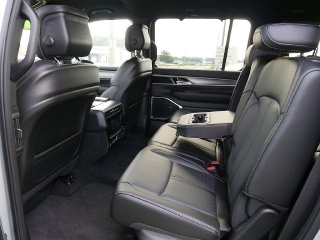 2025 Jeep Wagoneer Base