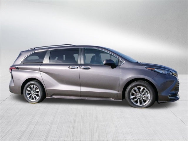2021 Toyota Sienna XLE 8 Passenger
