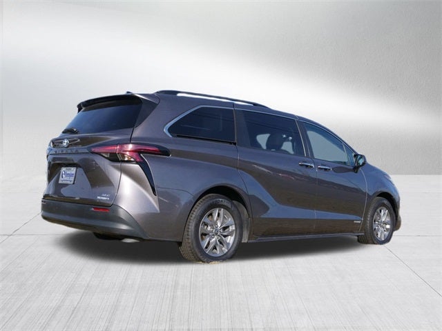 2021 Toyota Sienna XLE 8 Passenger