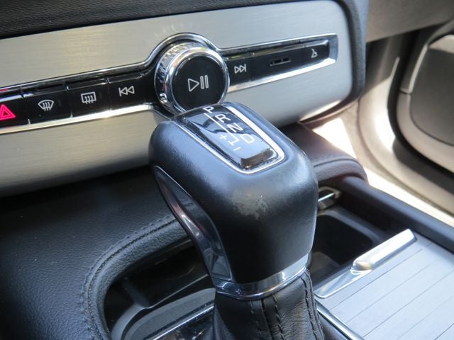 2021 Volvo XC90 T5 Momentum